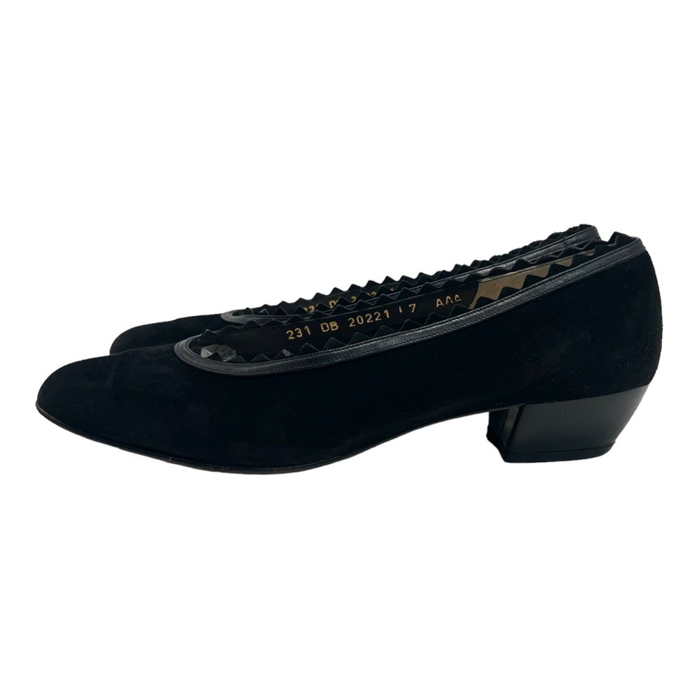 Salvatore Ferragamo Frania 40 Black Suede Leather Scallop Pumps Womens 7 AAA - Picture 7 of 16